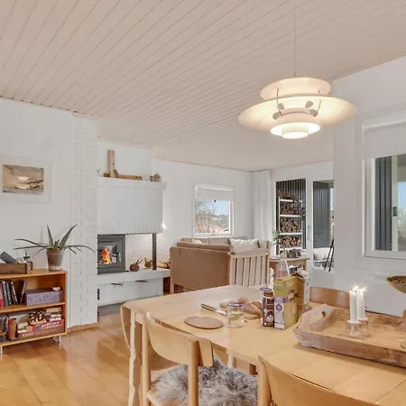 3 Bedroom Awesome In Holiday home *