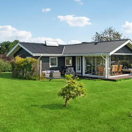3 Bedroom Awesome In Holiday home