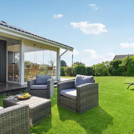3 Bedroom In Holiday home